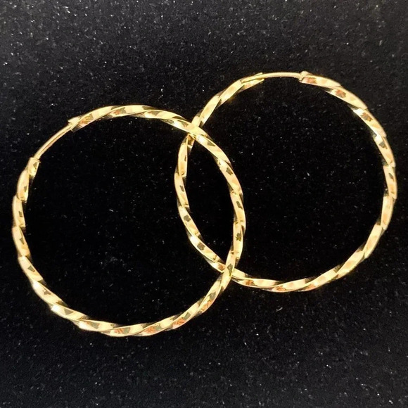 Avon Fashion Accents Vintage Roundabout Hoop Earrings - Picture 2 of 4